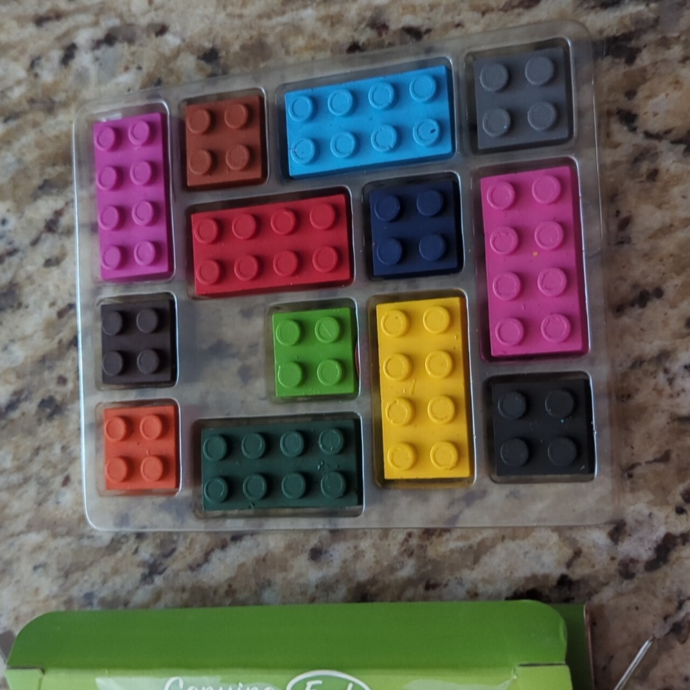 Fred Stack-A-Doodle Building-Block Crayon Set - Picture 4 of 4